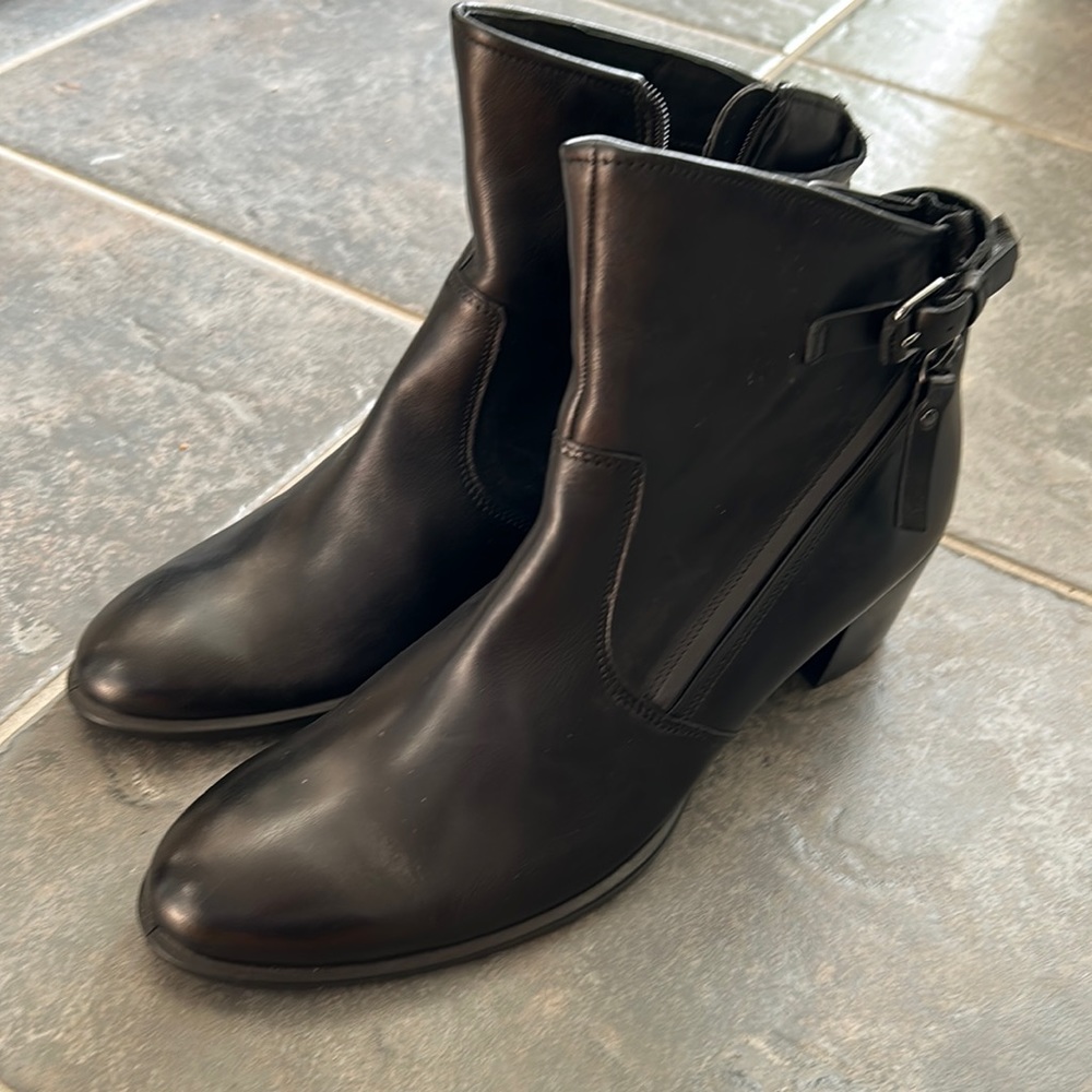 BNWOT Ecco Ankle Zip Fashion Boot